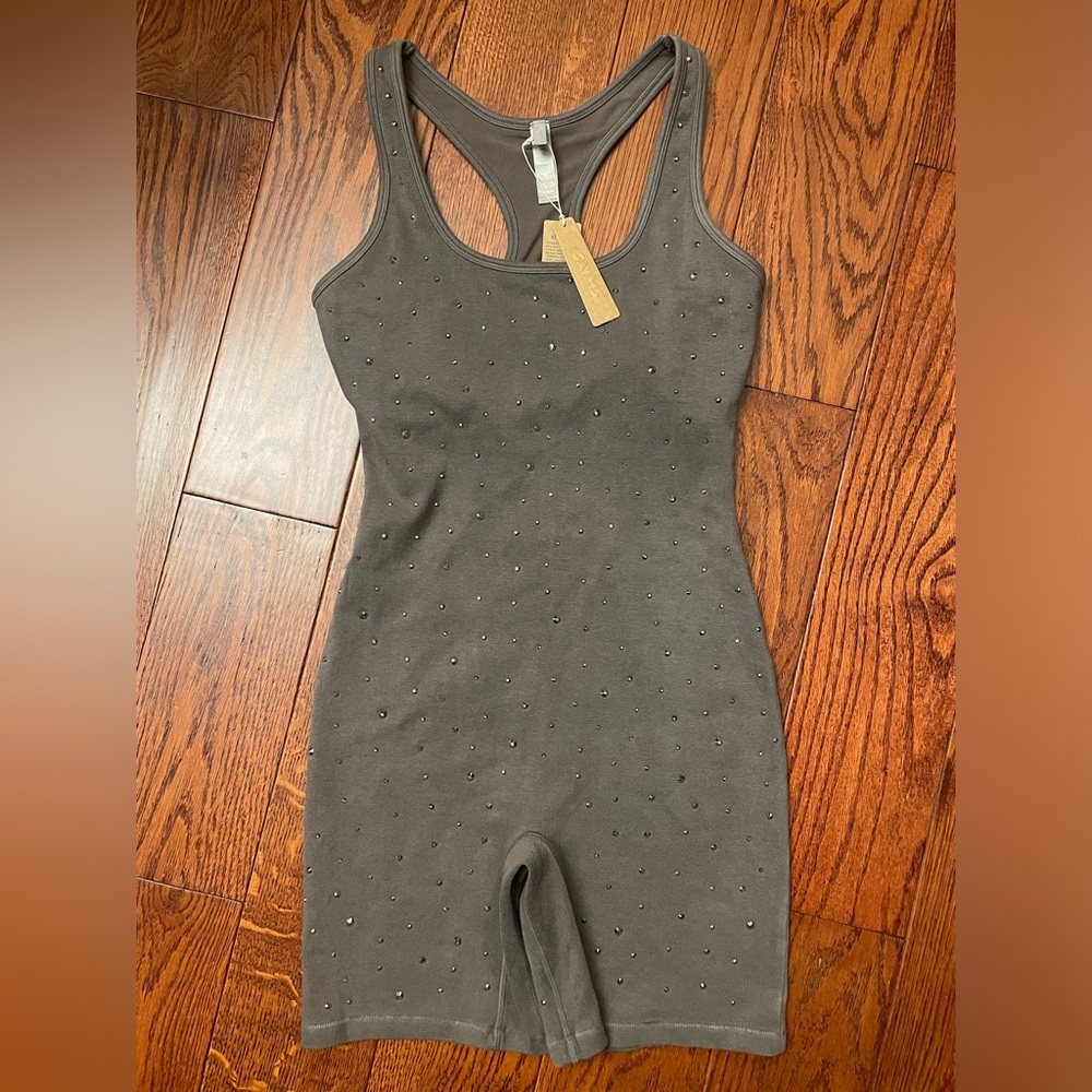 RAREE! SKIMS OUTDOOR RHINESTONES ONSIE
